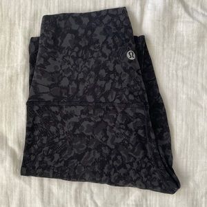 Lululemon Align High-arise Pant/Legging 25” in Wild Thing Camo Deep Coal Multi